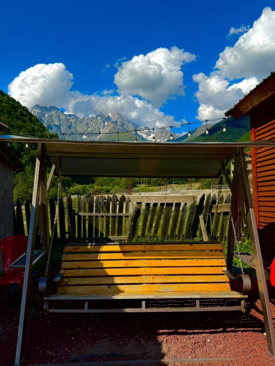 Guest House Ushba Gate Mestia Exterior foto